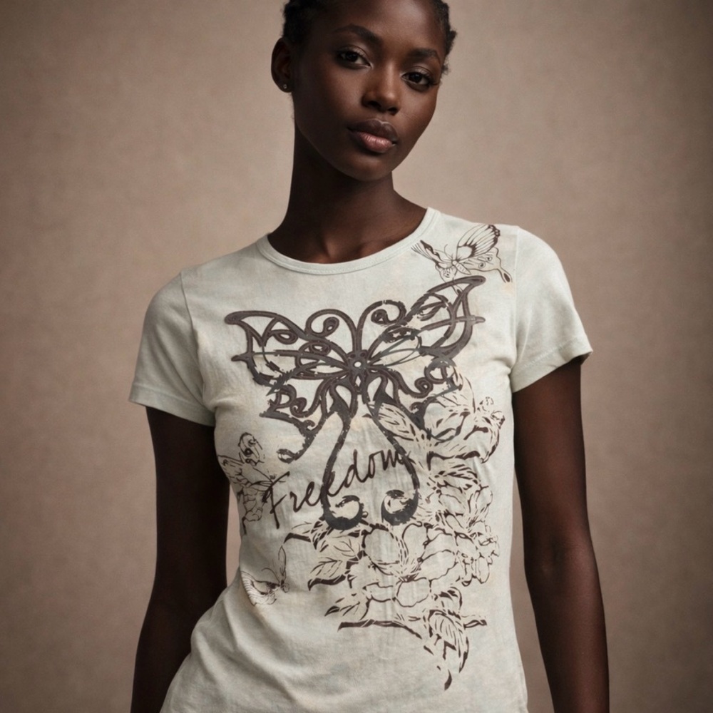 Vintage 100% Cotton Lipstick Boutique Cream and Brown Graphic Tee Size Medium